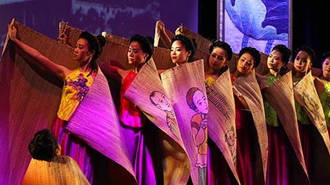 <i>Colors of Vietnamese Ethnic Cultures</i>